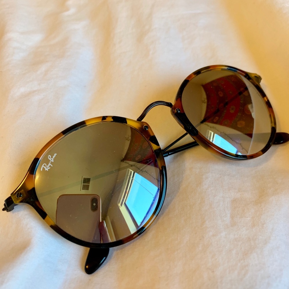 Iconic Round Fleck Ray Bans